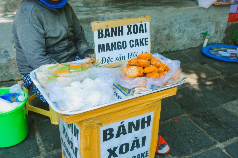 Bàn ăn tại Dịch Vụ Nguyễn Hữu Anh Quốc